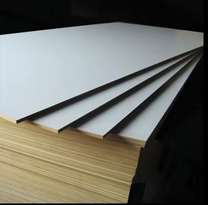1220x2440mm 아파트 가구용 흰색 가루 비금속 멜라민 MDF 접착판
